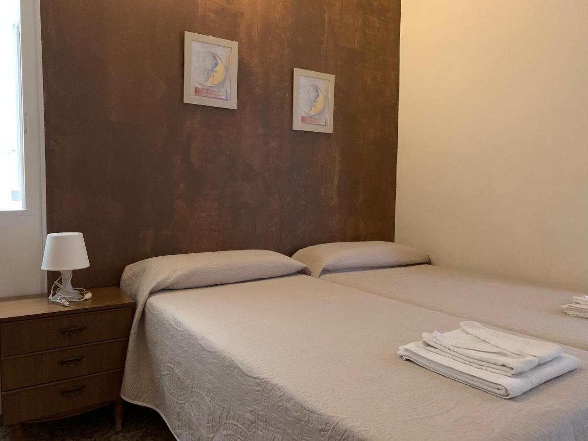 Apartamentos Dominguez Calera Esterno foto